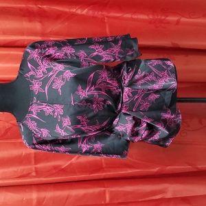 ♥️ 2/$15 Vince Camuto Black and Pink Floral Kimono Wrap Blouse sz M